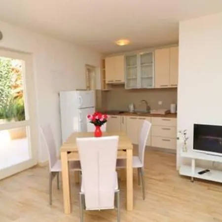 Seafront Silence - With Terrace And Sea View Трстеник