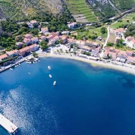 Seafront Silence - With Terrace And Sea View *