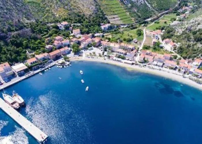 Seafront Silence - With Terrace And Sea View *